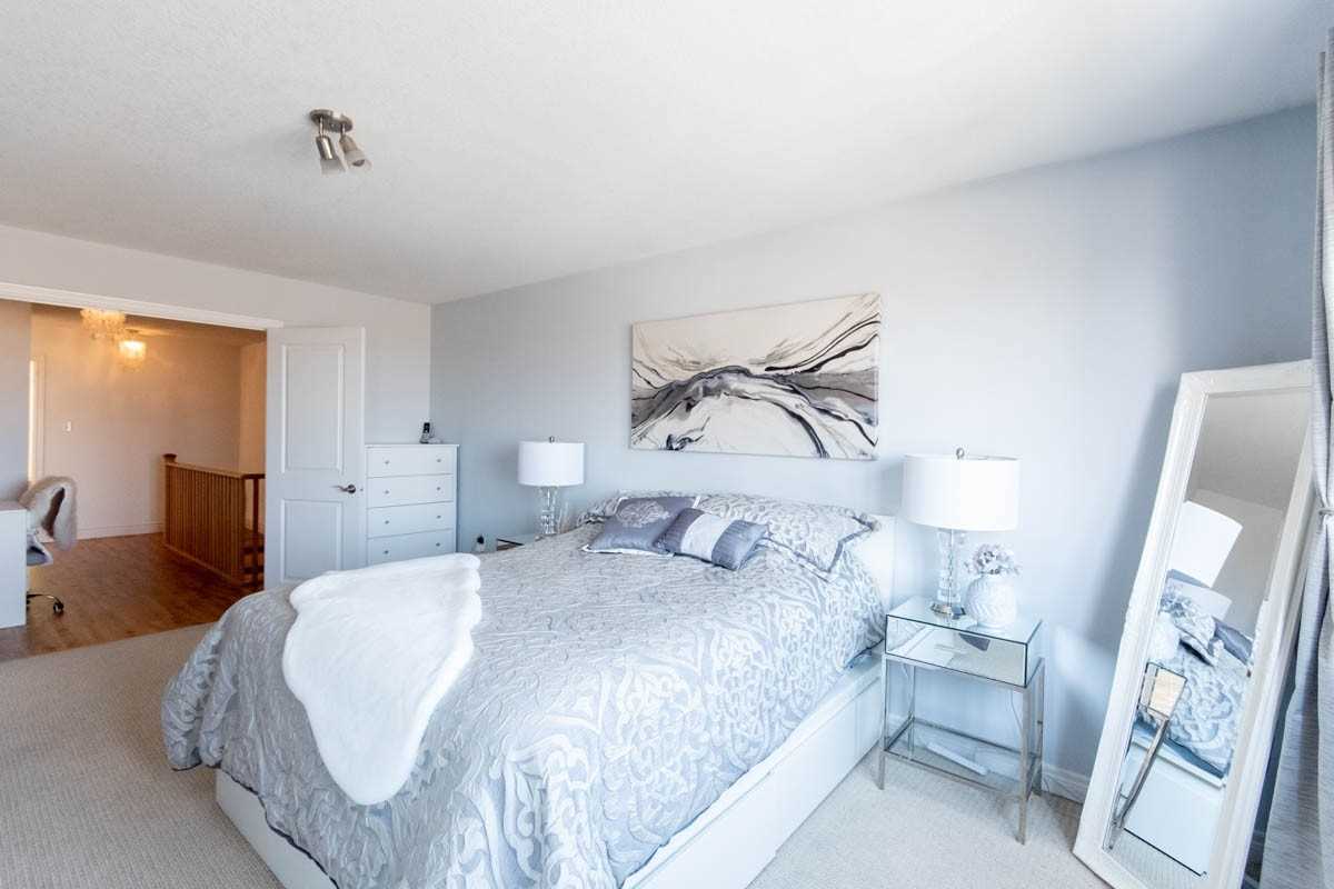 8 Lakelawn Rd