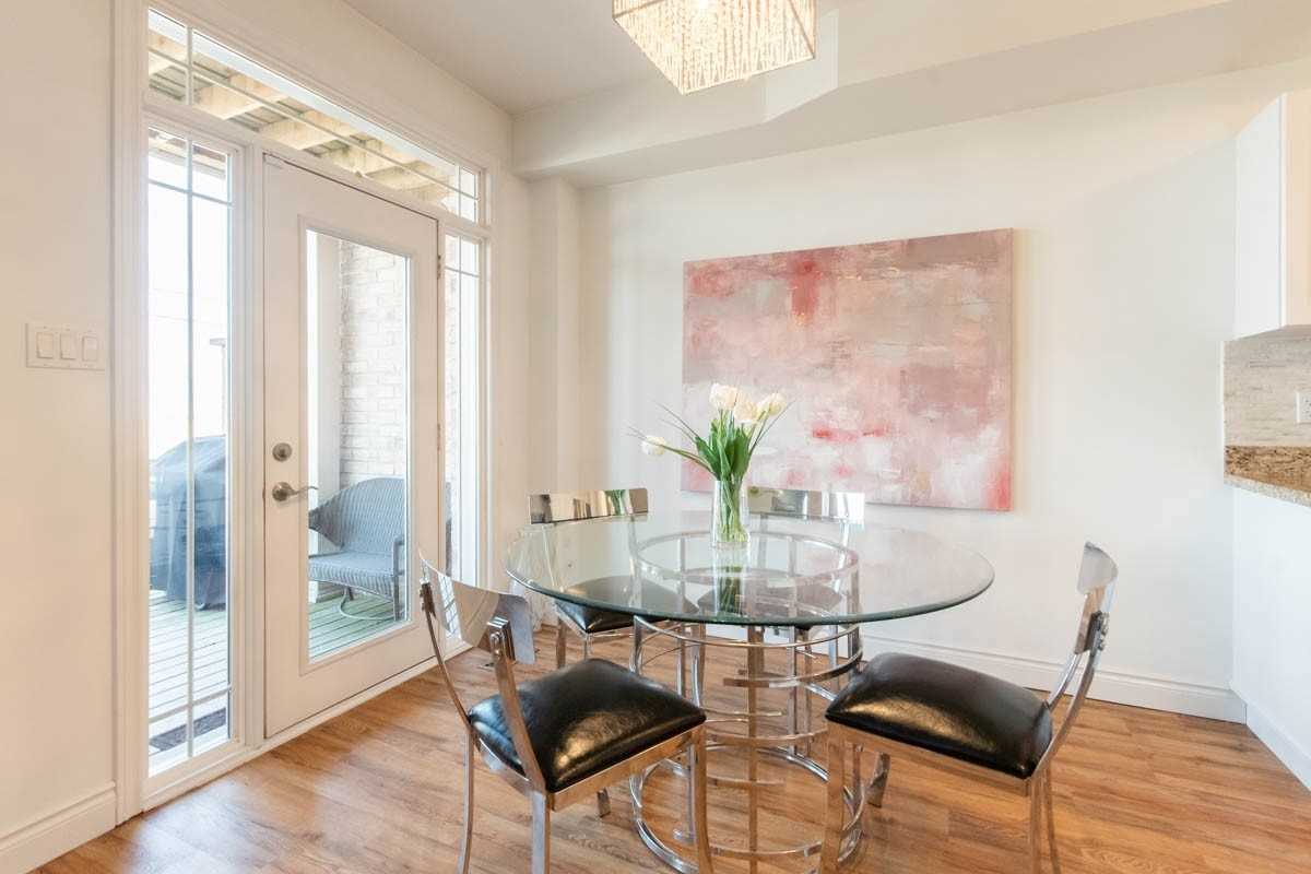 8 Lakelawn Rd