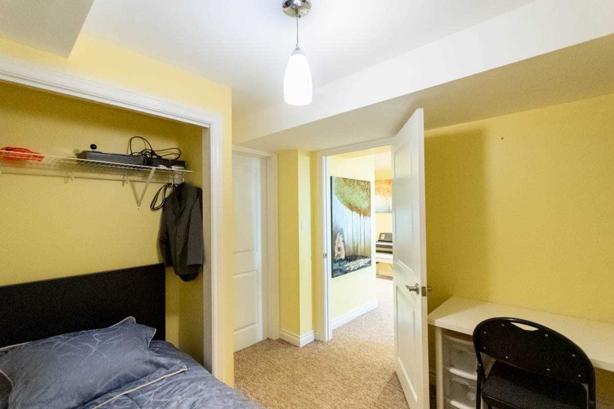8 Lakelawn Rd