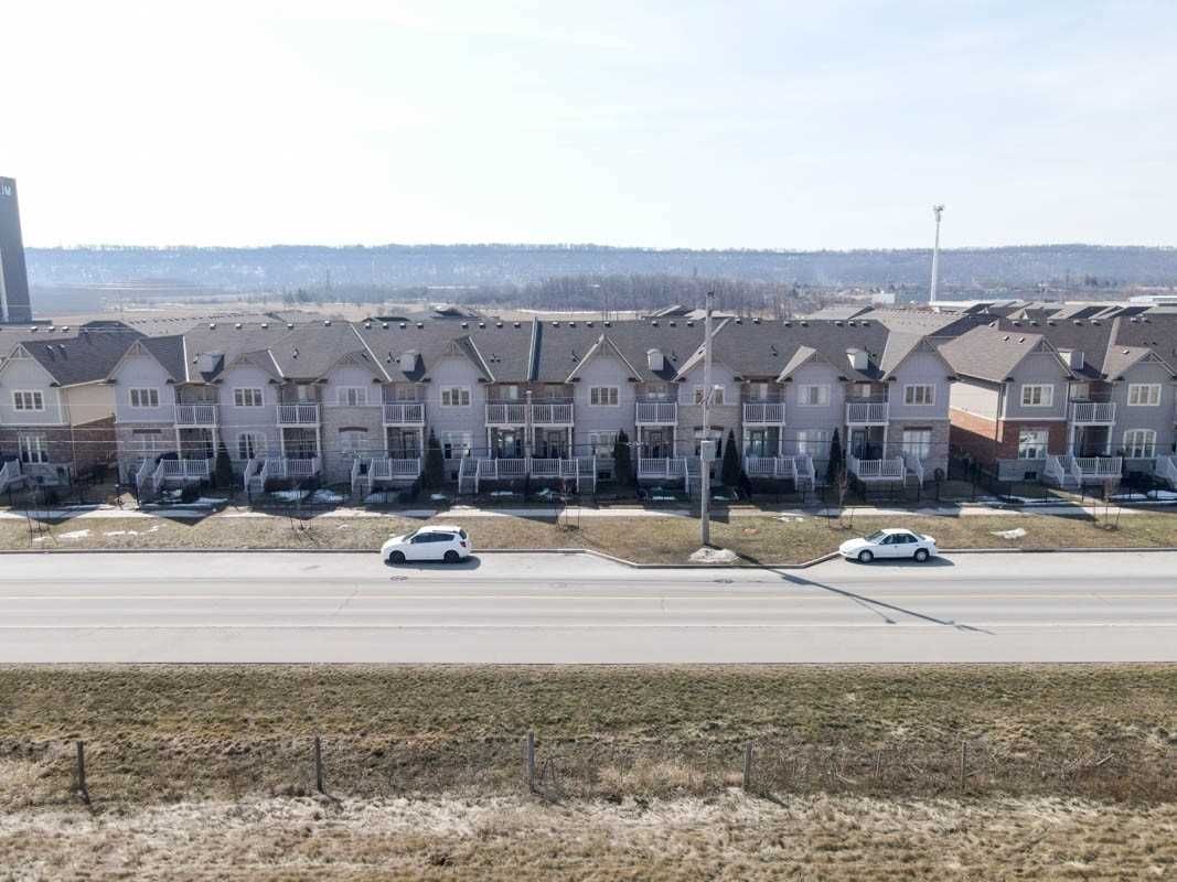 8 Lakelawn Rd