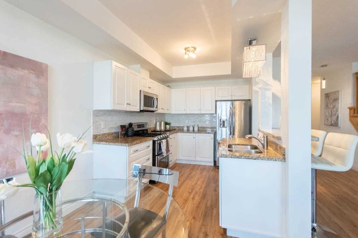 8 Lakelawn Rd