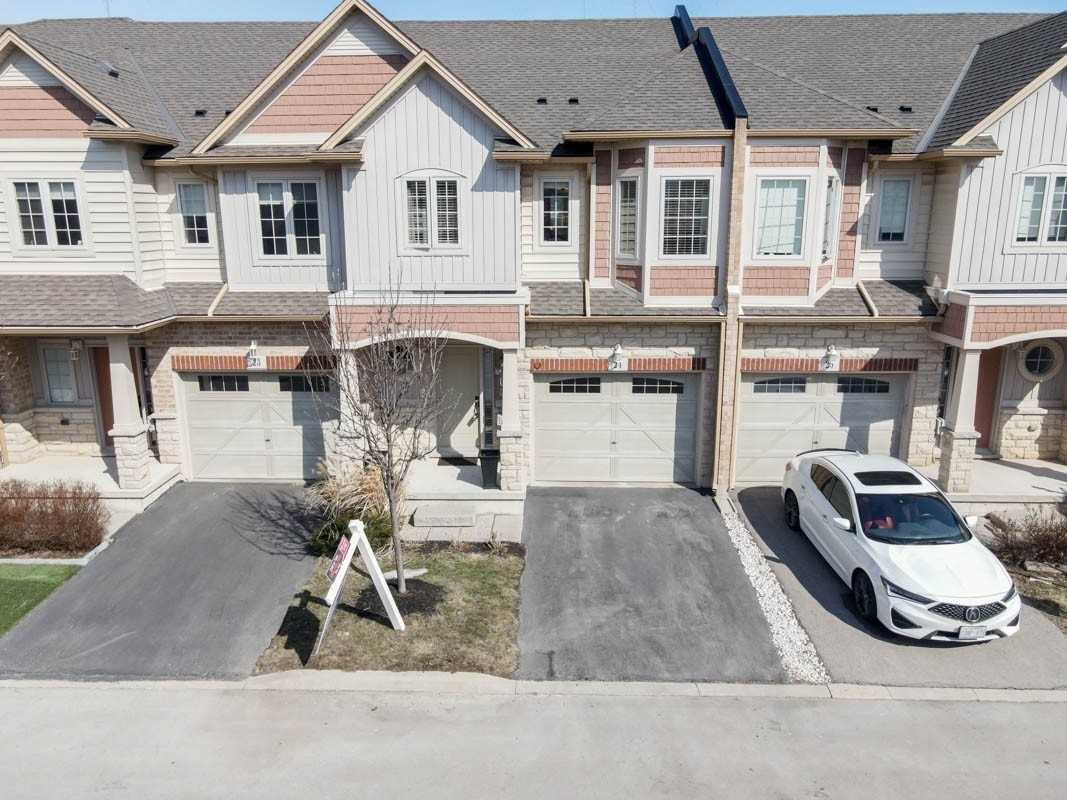 8 Lakelawn Rd