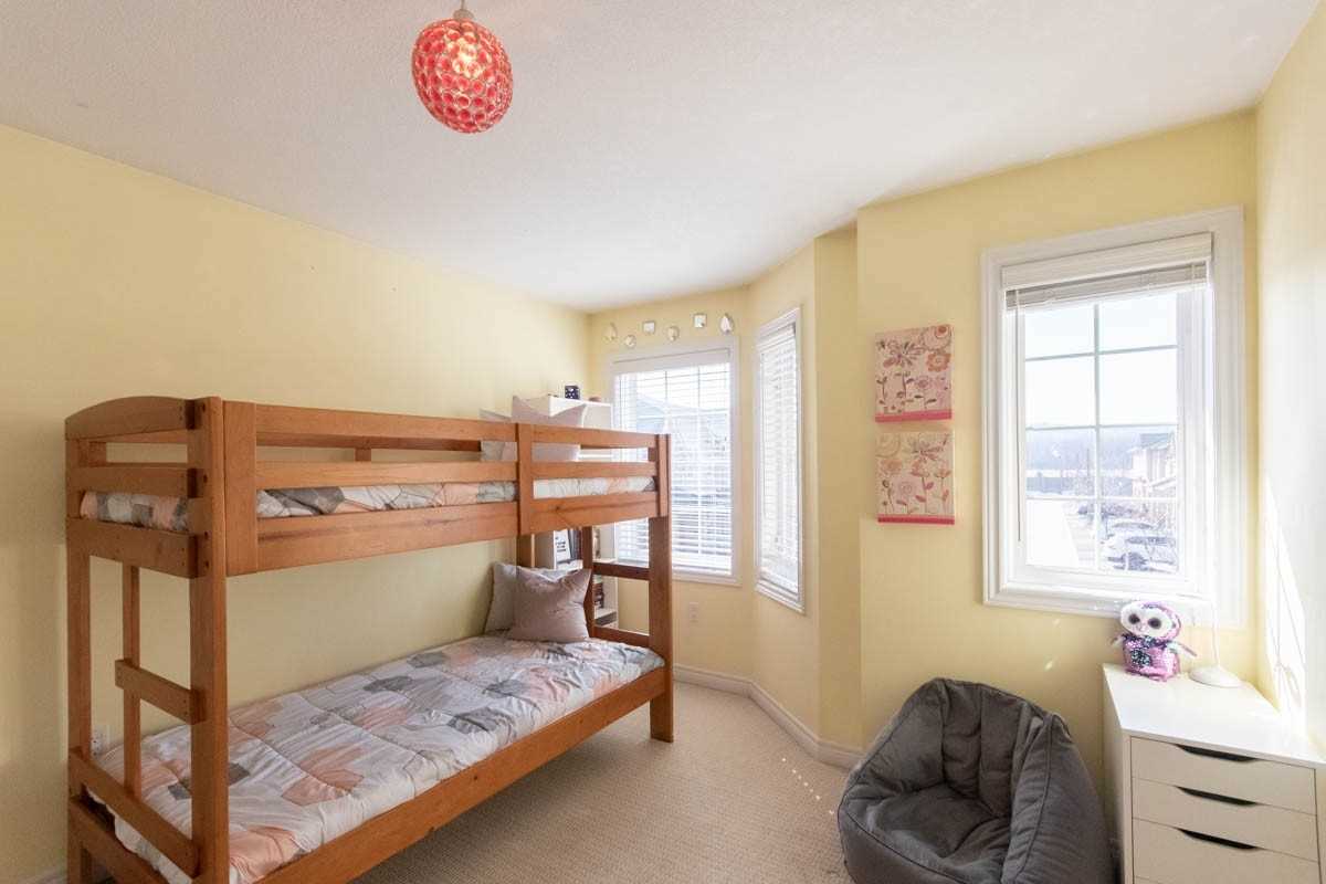 8 Lakelawn Rd