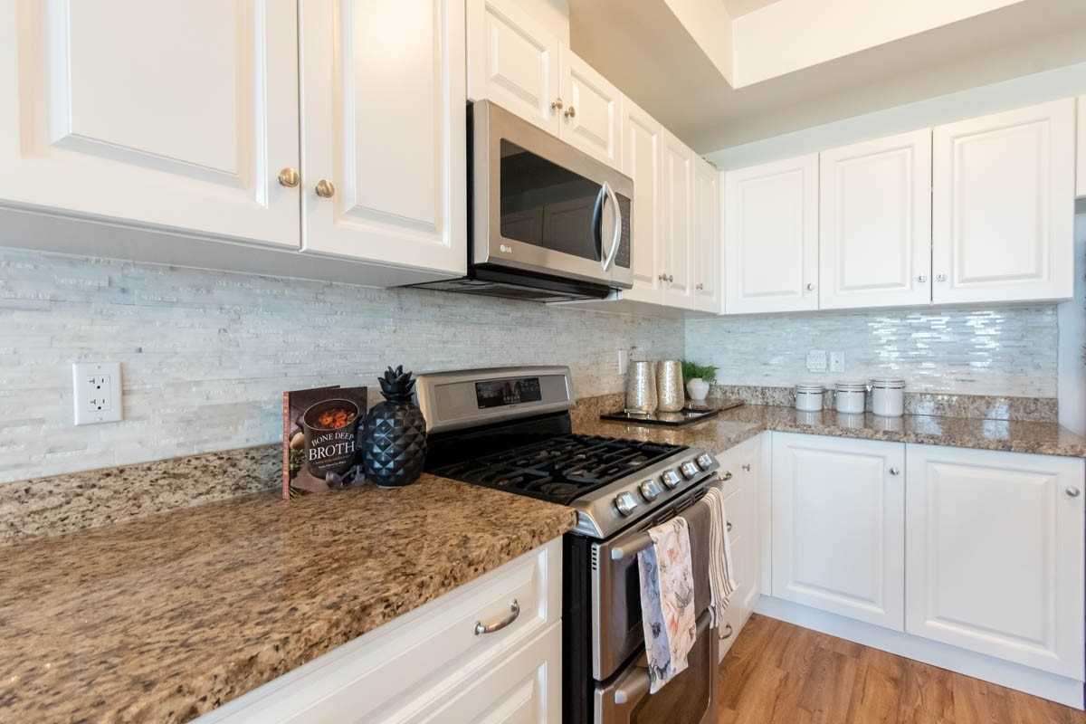 8 Lakelawn Rd