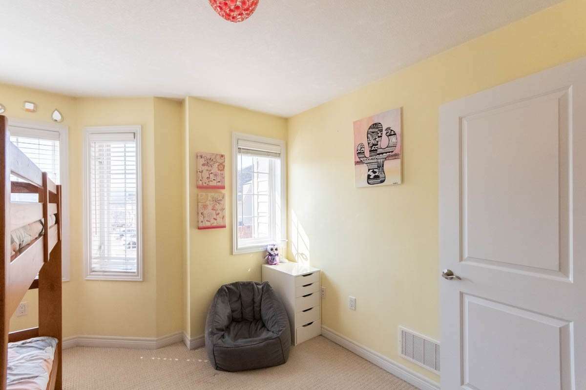 8 Lakelawn Rd