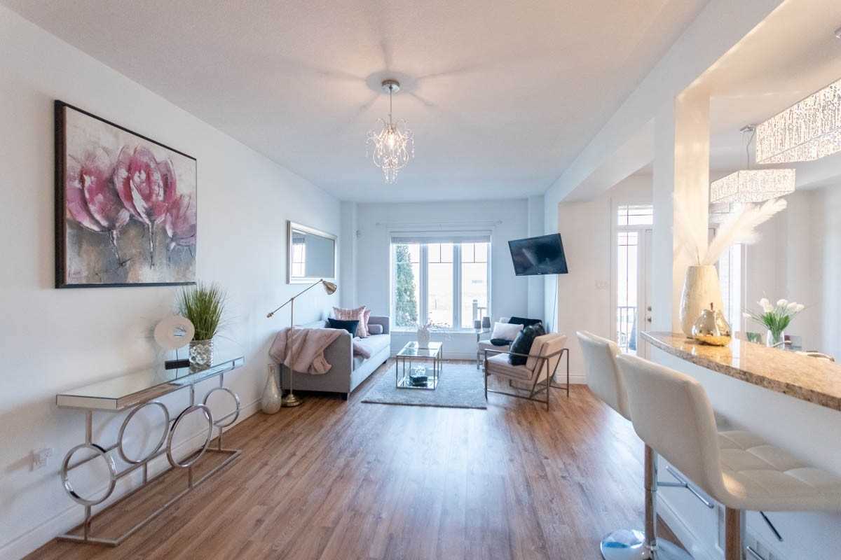 8 Lakelawn Rd