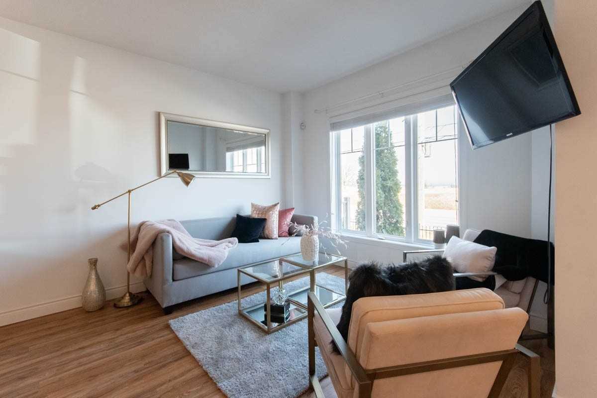 8 Lakelawn Rd