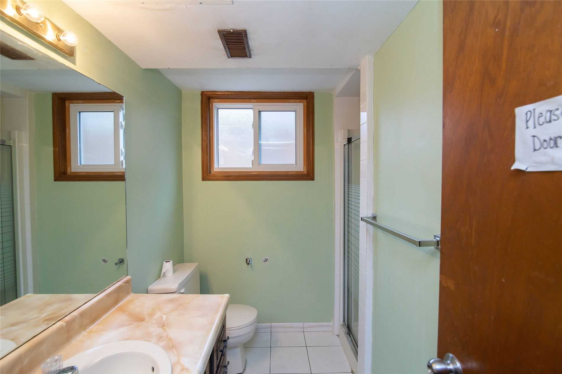 225 Athenia Dr