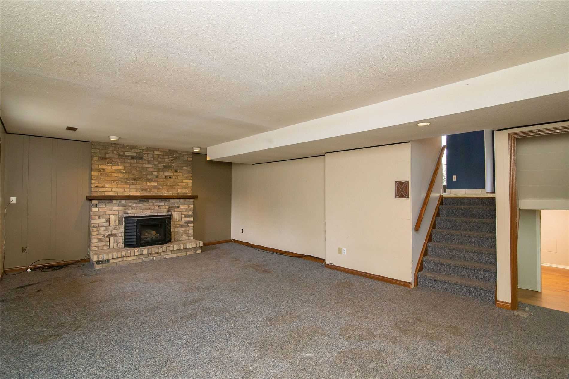 225 Athenia Dr