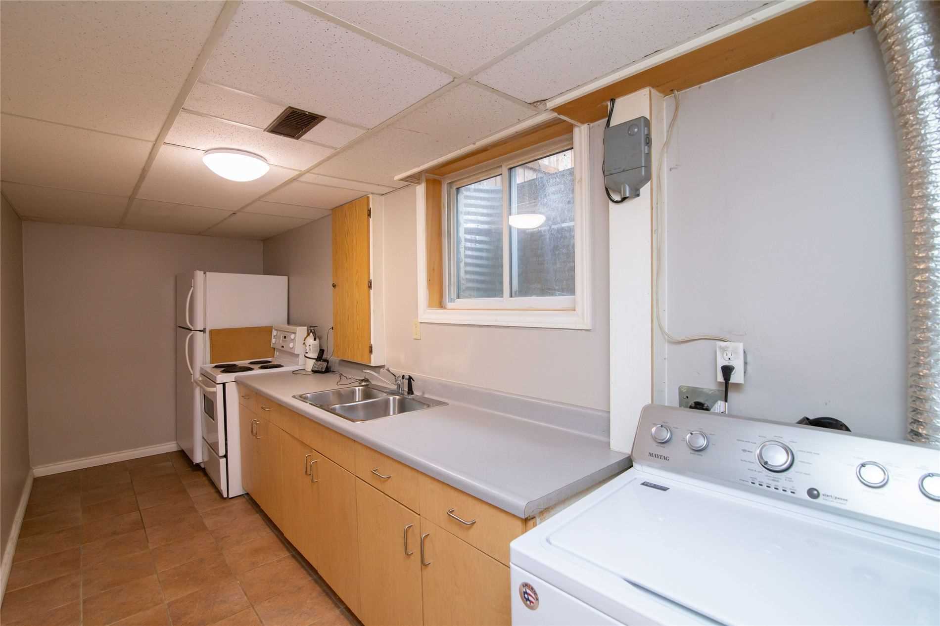 225 Athenia Dr