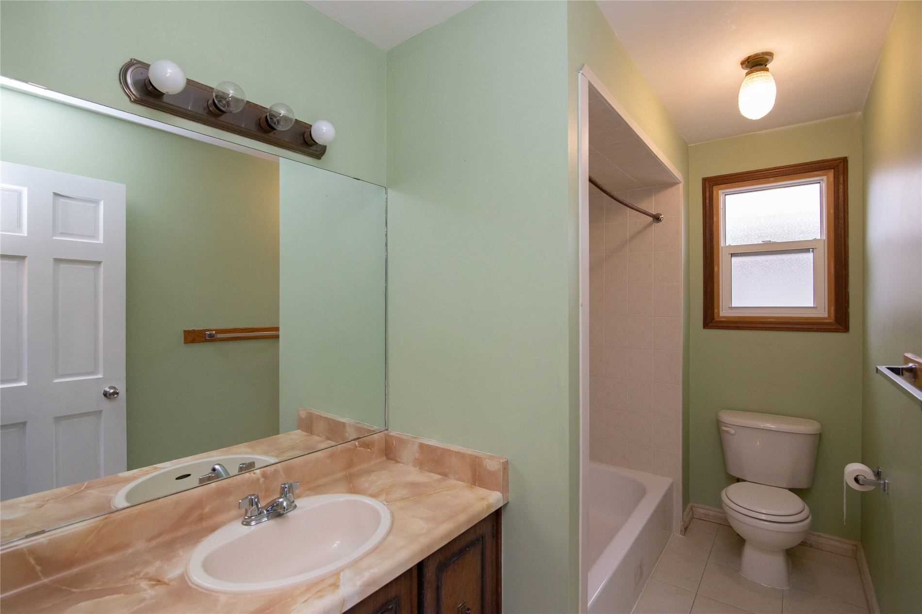 225 Athenia Dr