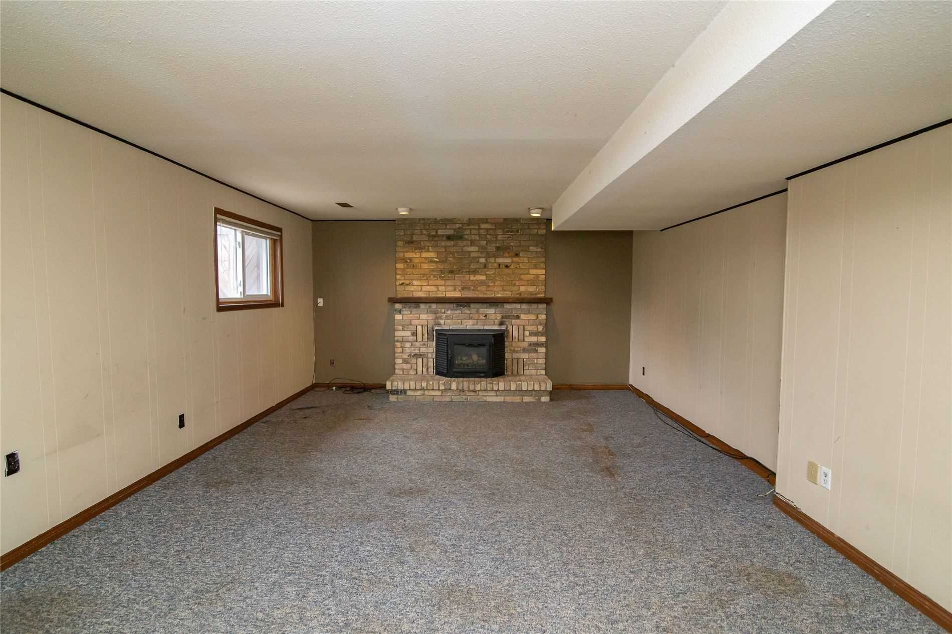 225 Athenia Dr