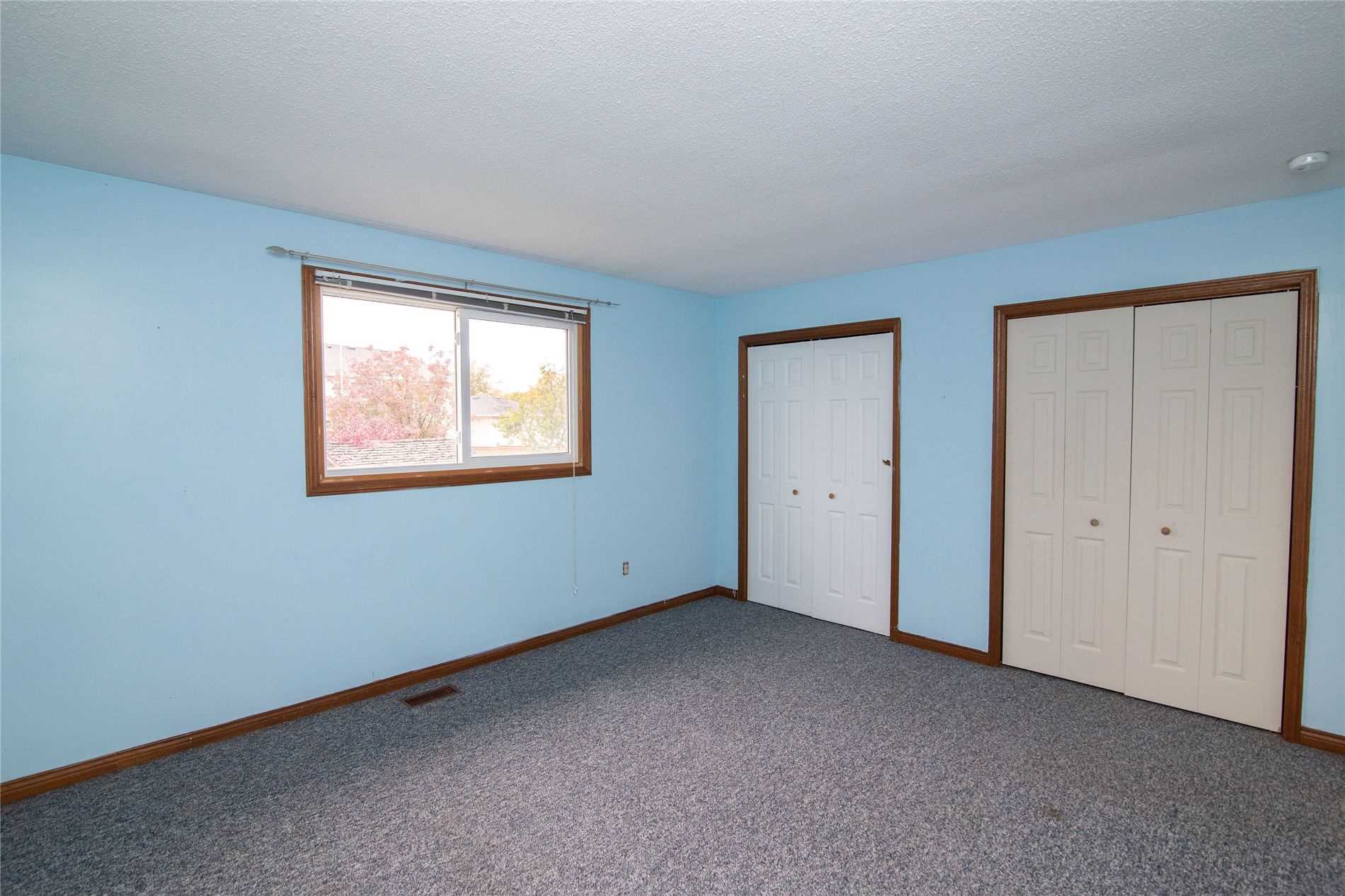225 Athenia Dr