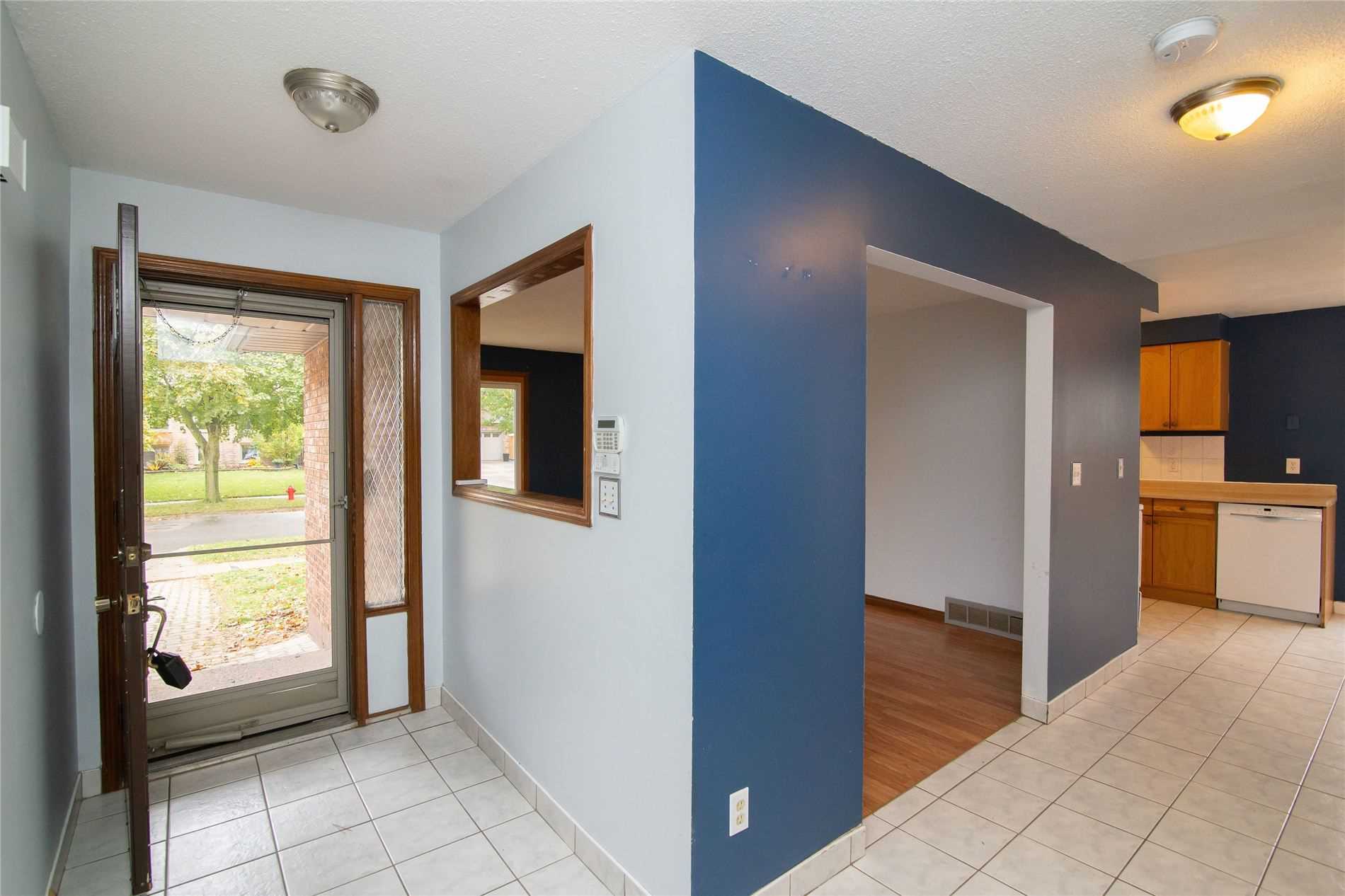 225 Athenia Dr