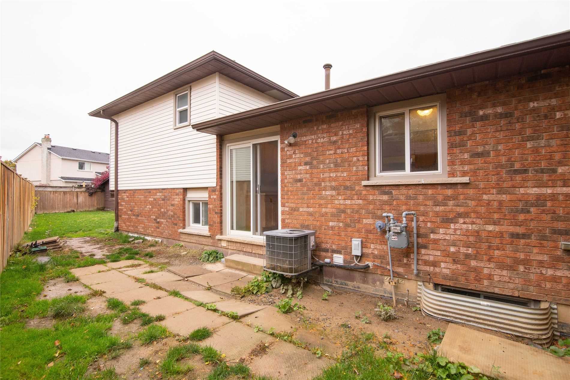 225 Athenia Dr