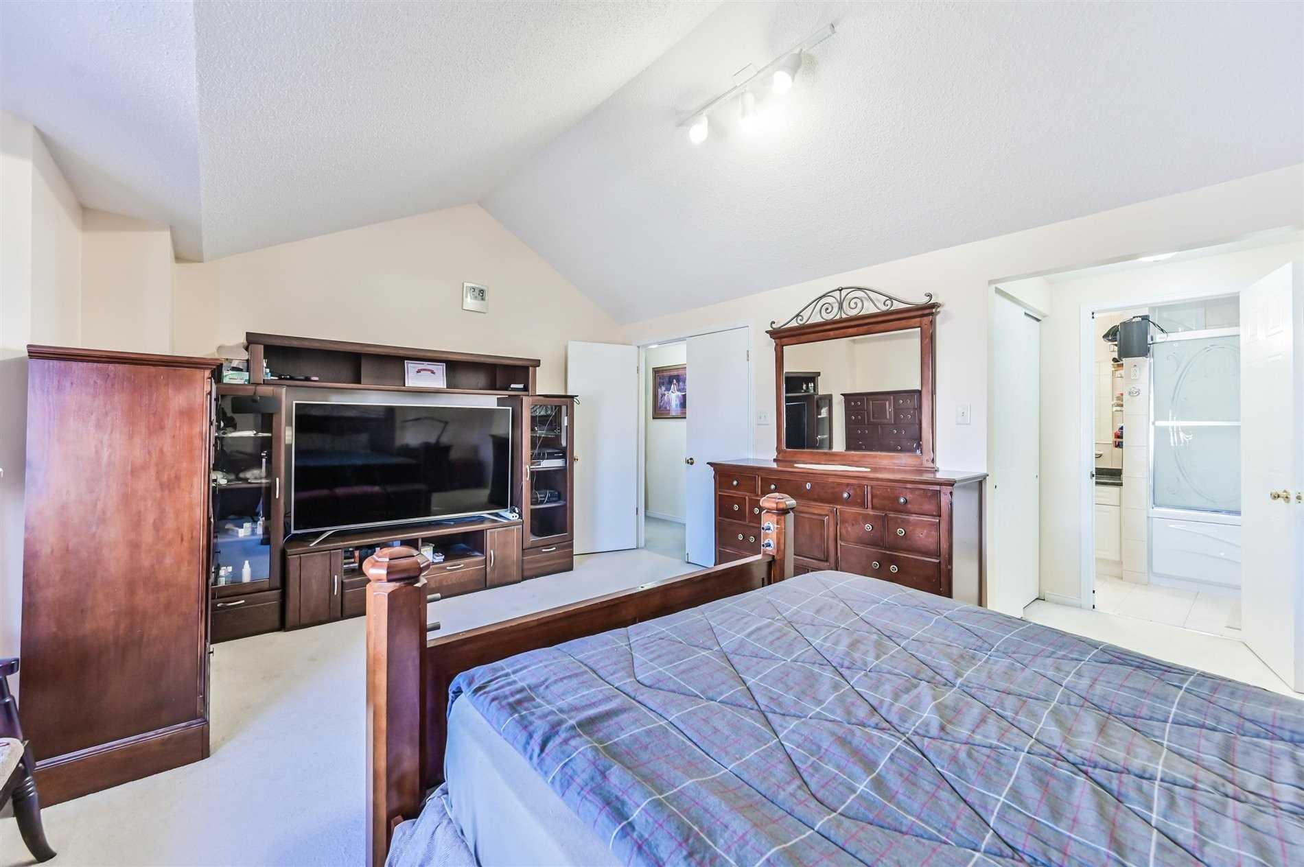 362 Highbrook Cres