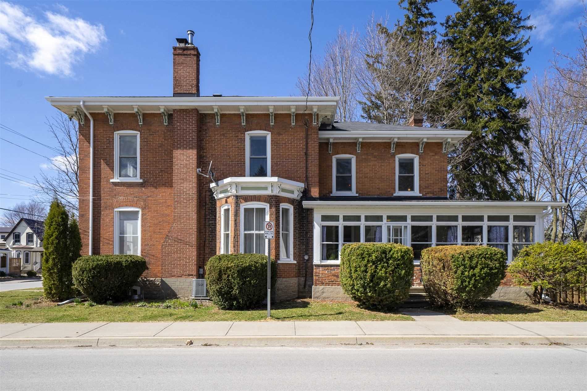 18 Centre St