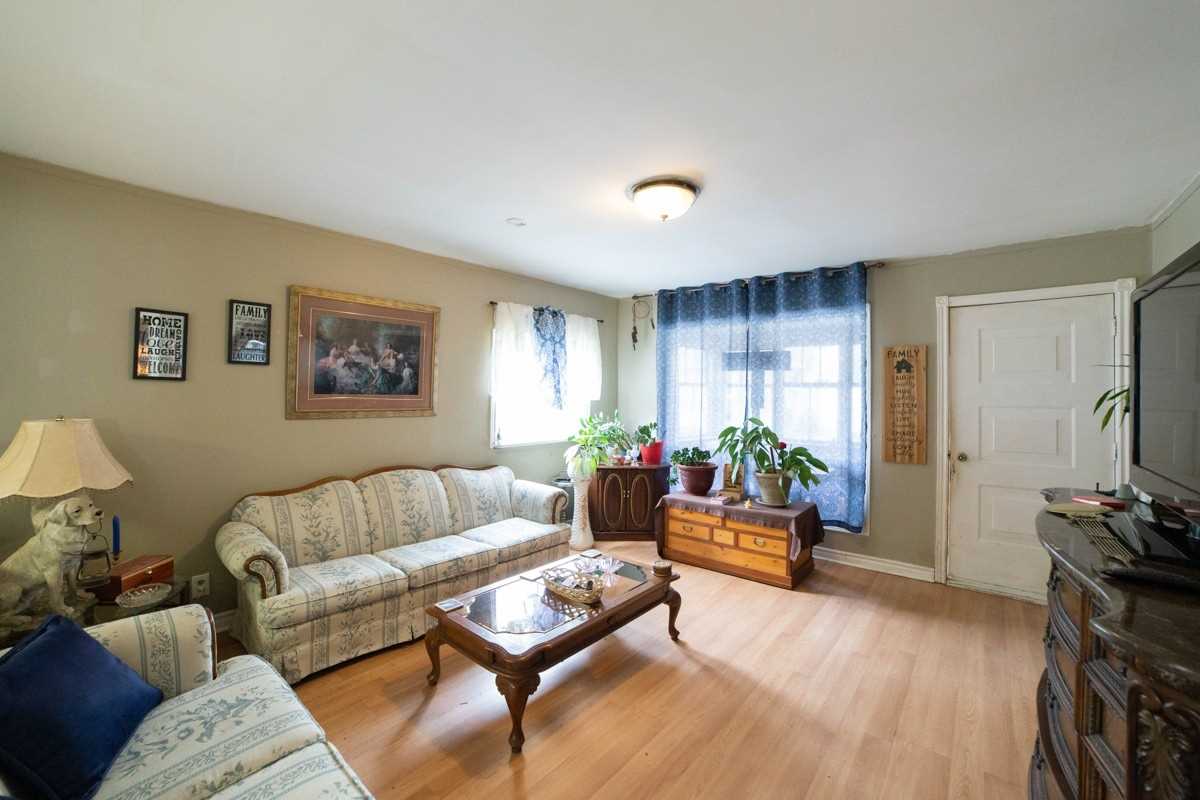 20 Tasker St