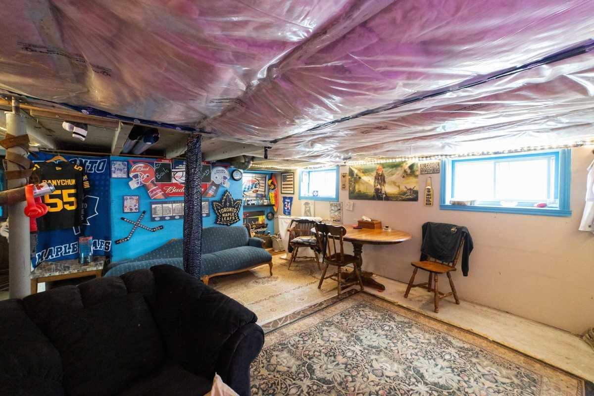 20 Tasker St
