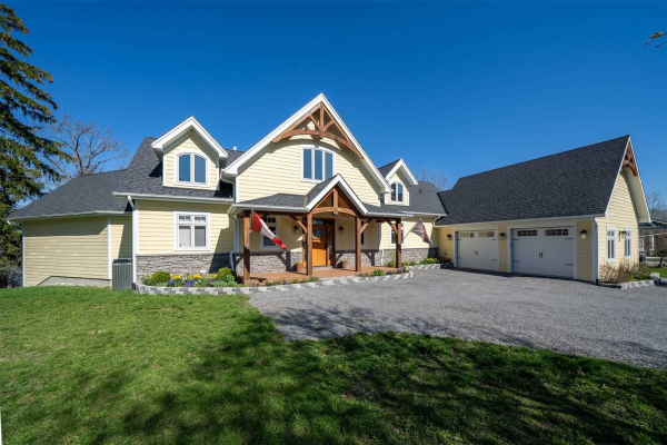 12698 Loyalist Pkwy, Prince Edward County