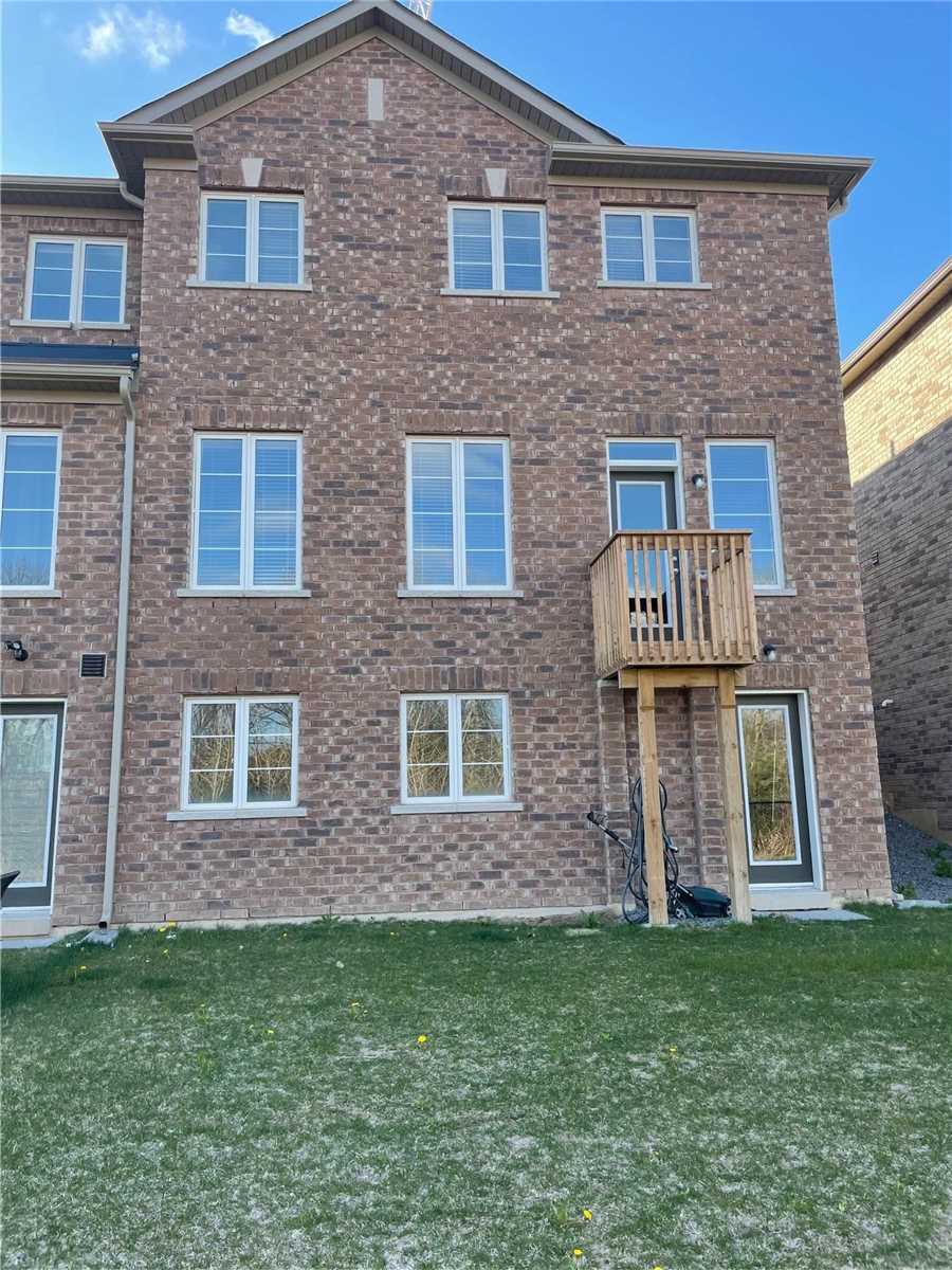 35 Riverwalk Dr