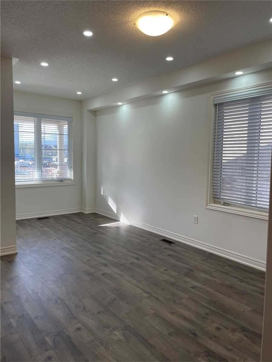 35 Riverwalk Dr