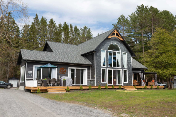 379 Santas Village Rd, Bracebridge
