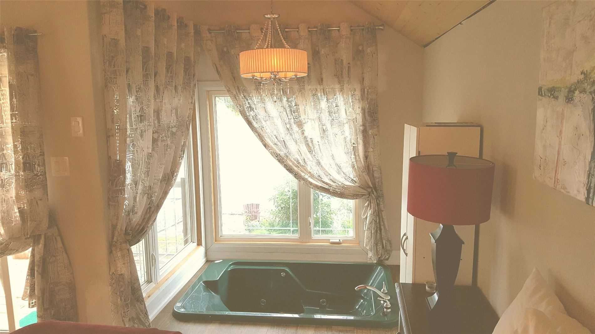3 Woodland Lane