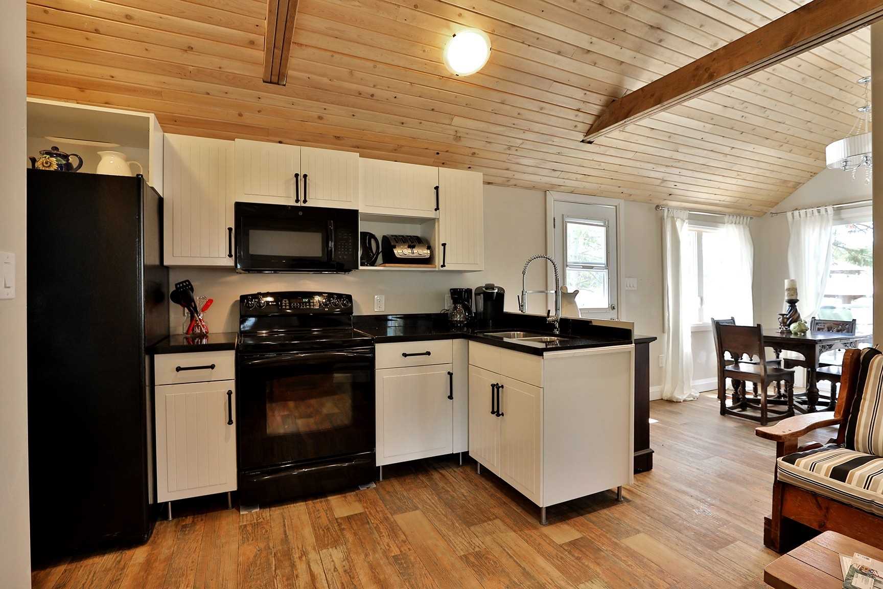 3 Woodland Lane