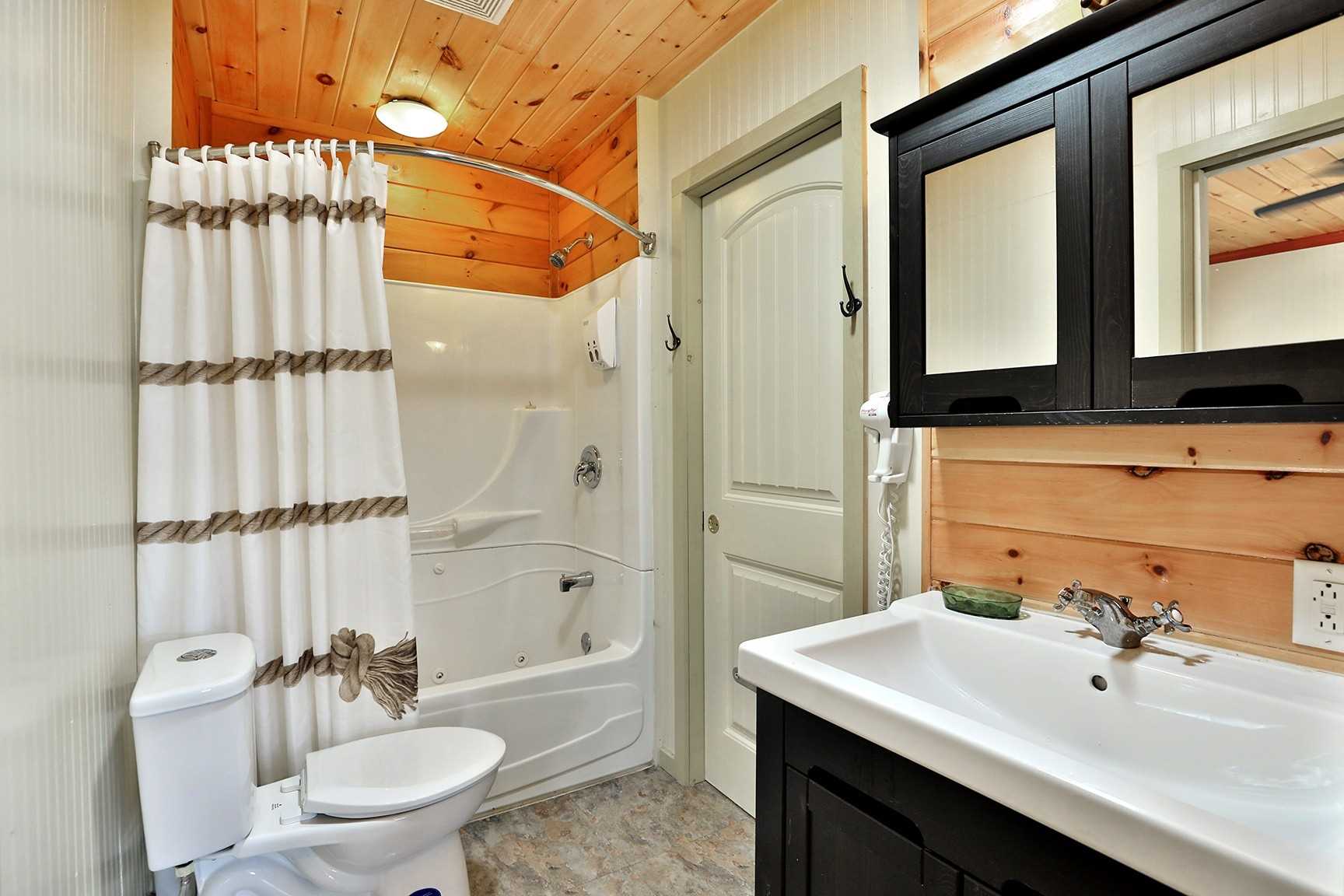 3 Woodland Lane