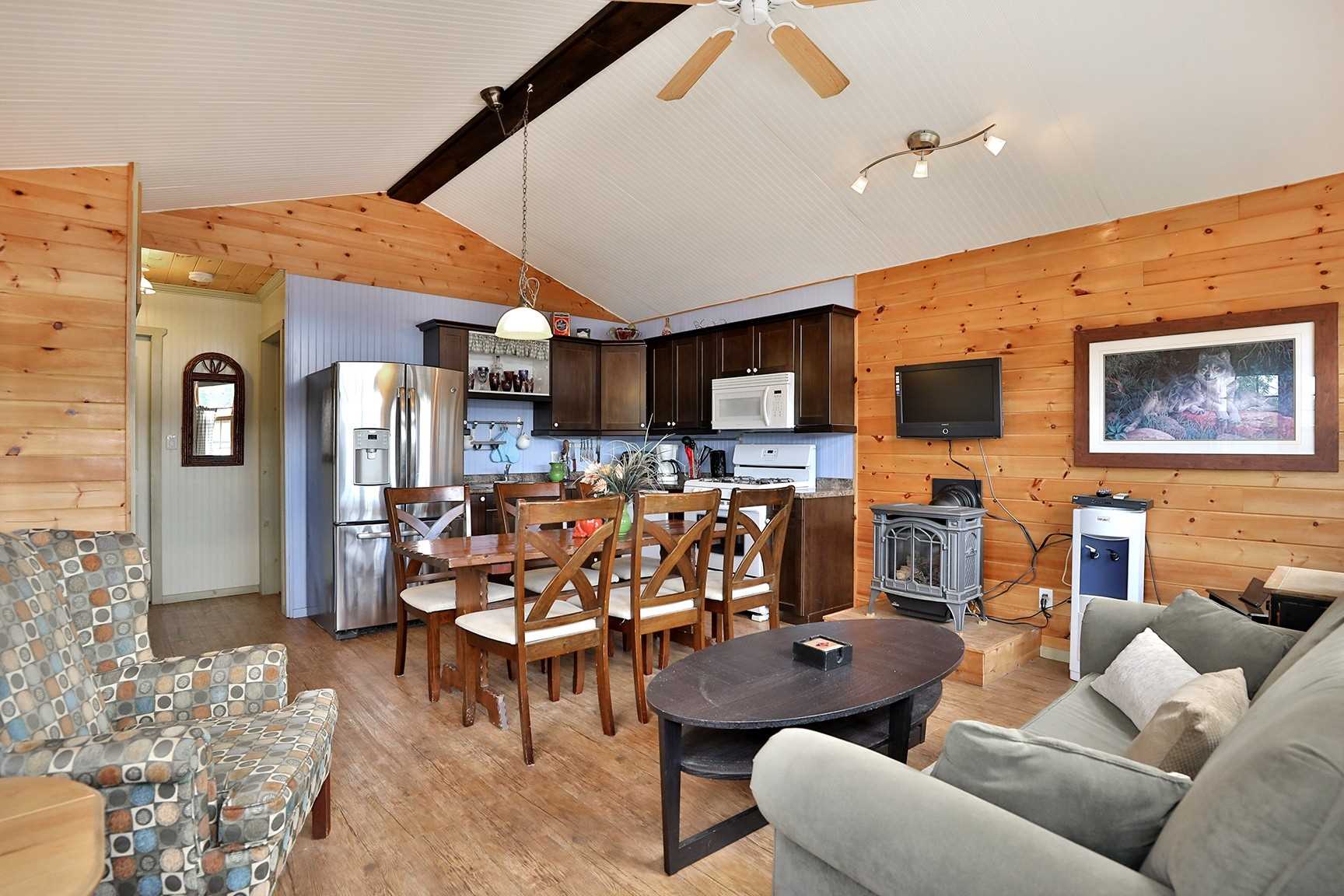 3 Woodland Lane