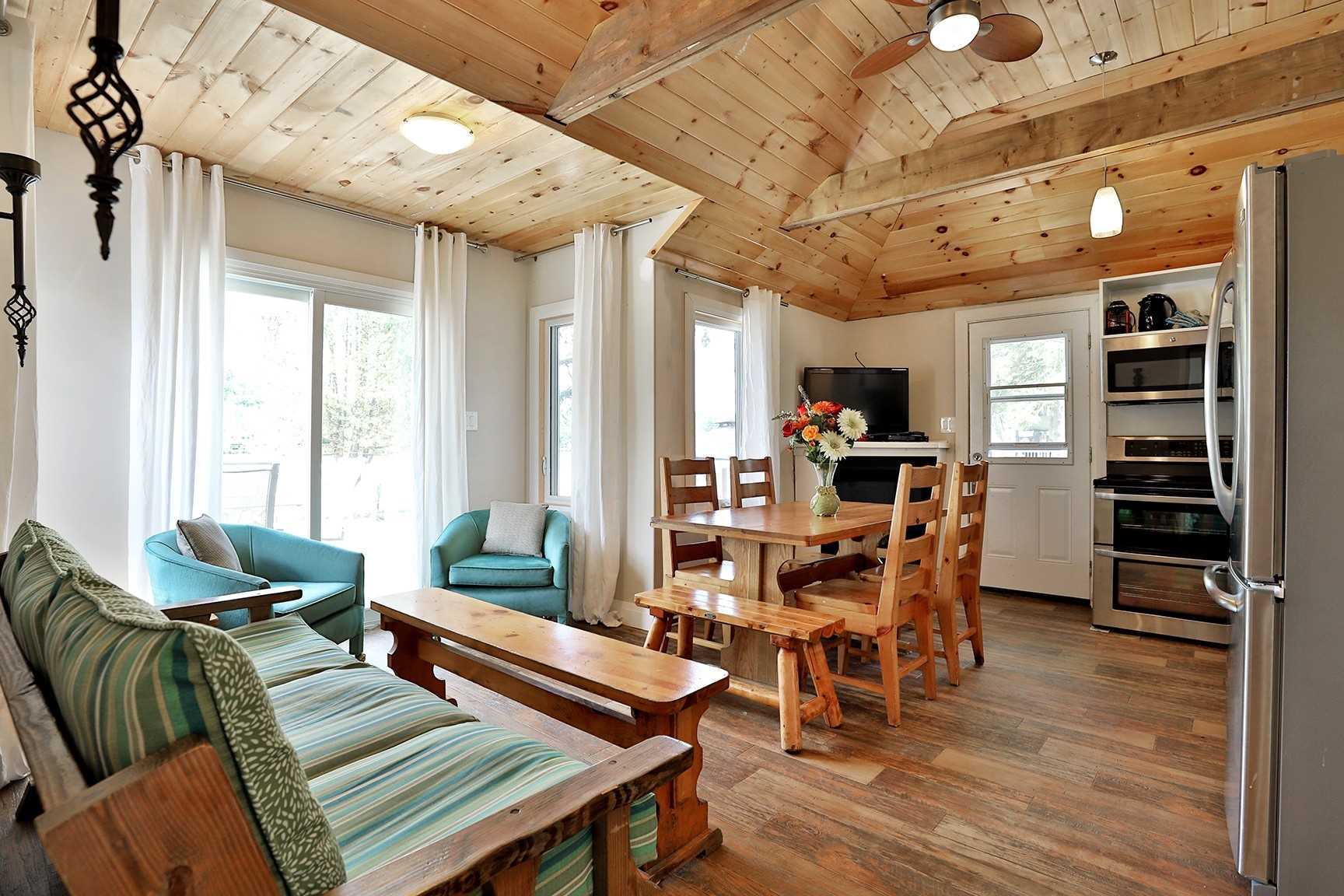 3 Woodland Lane