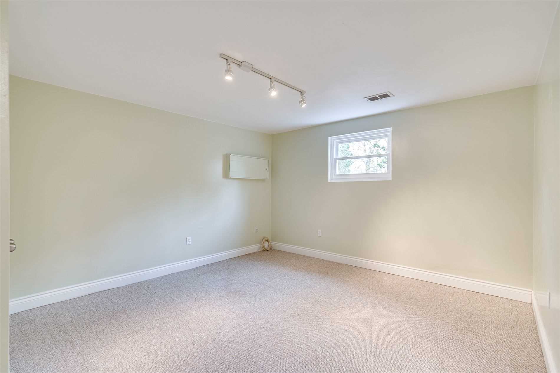 34 Jerseyville Rd E