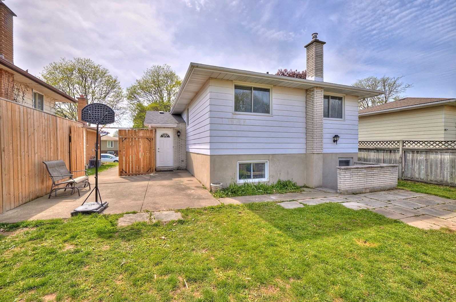 4984 University Ave