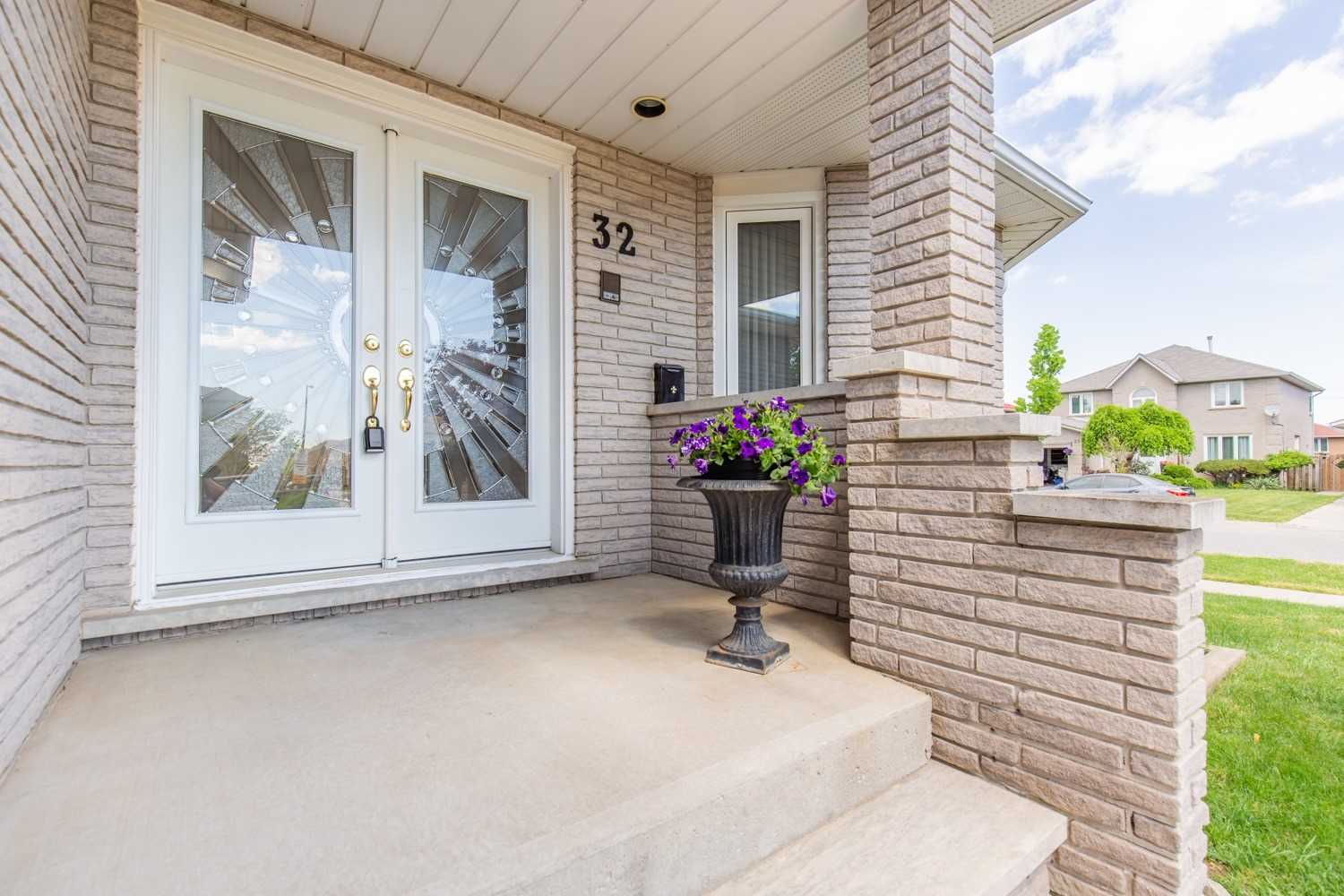32 Pinewoods Dr