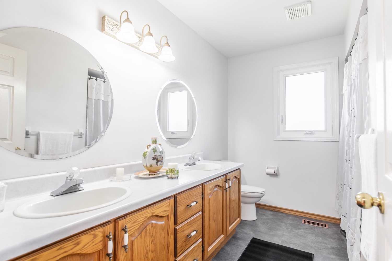32 Pinewoods Dr