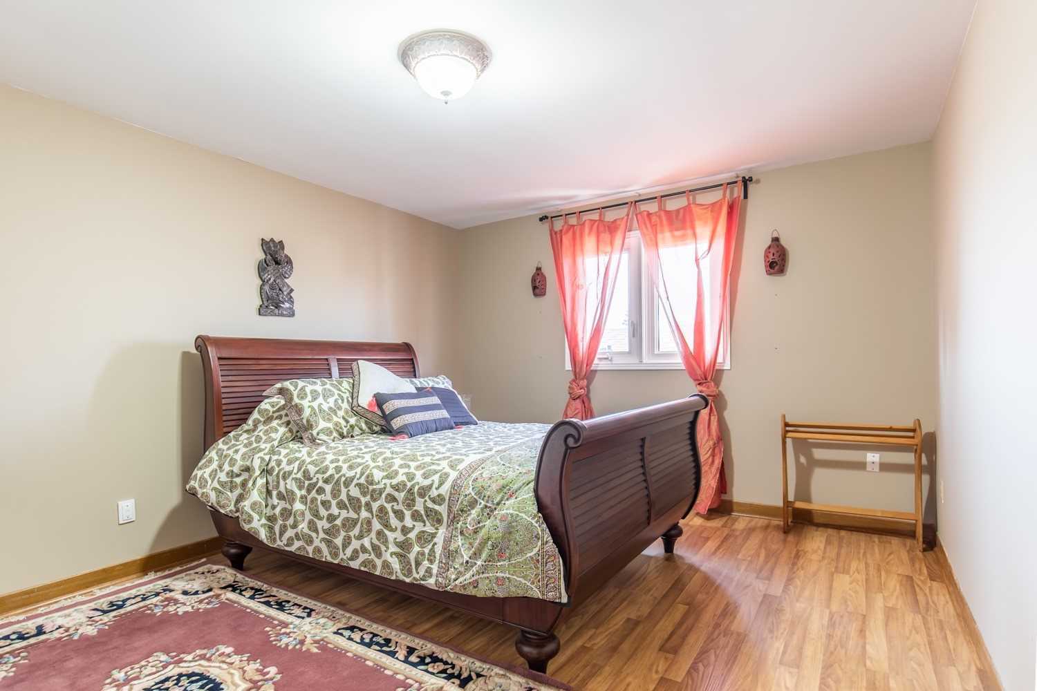32 Pinewoods Dr