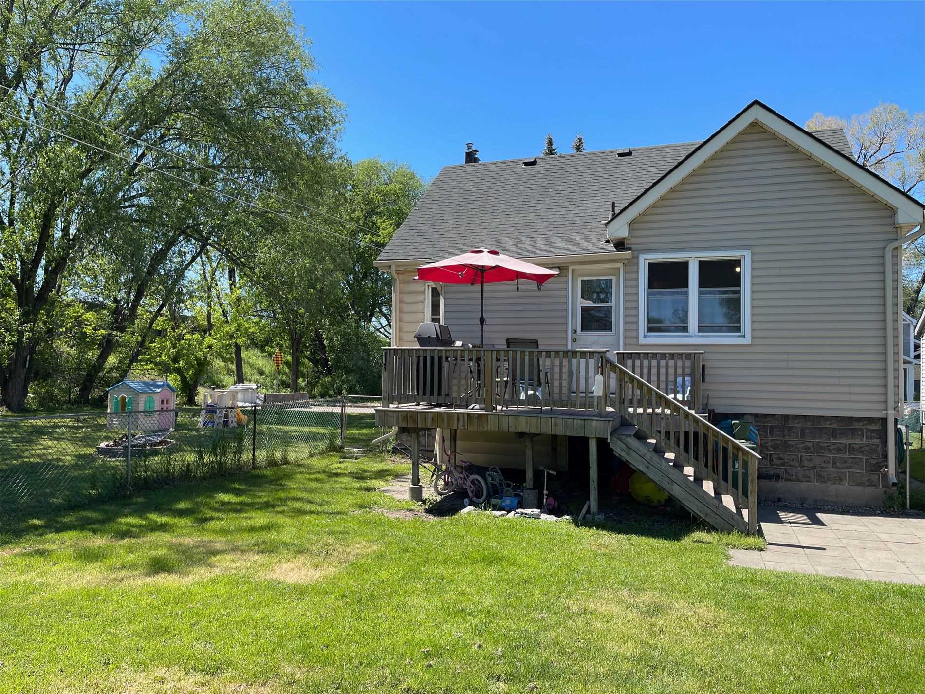 10 Bayside Ave