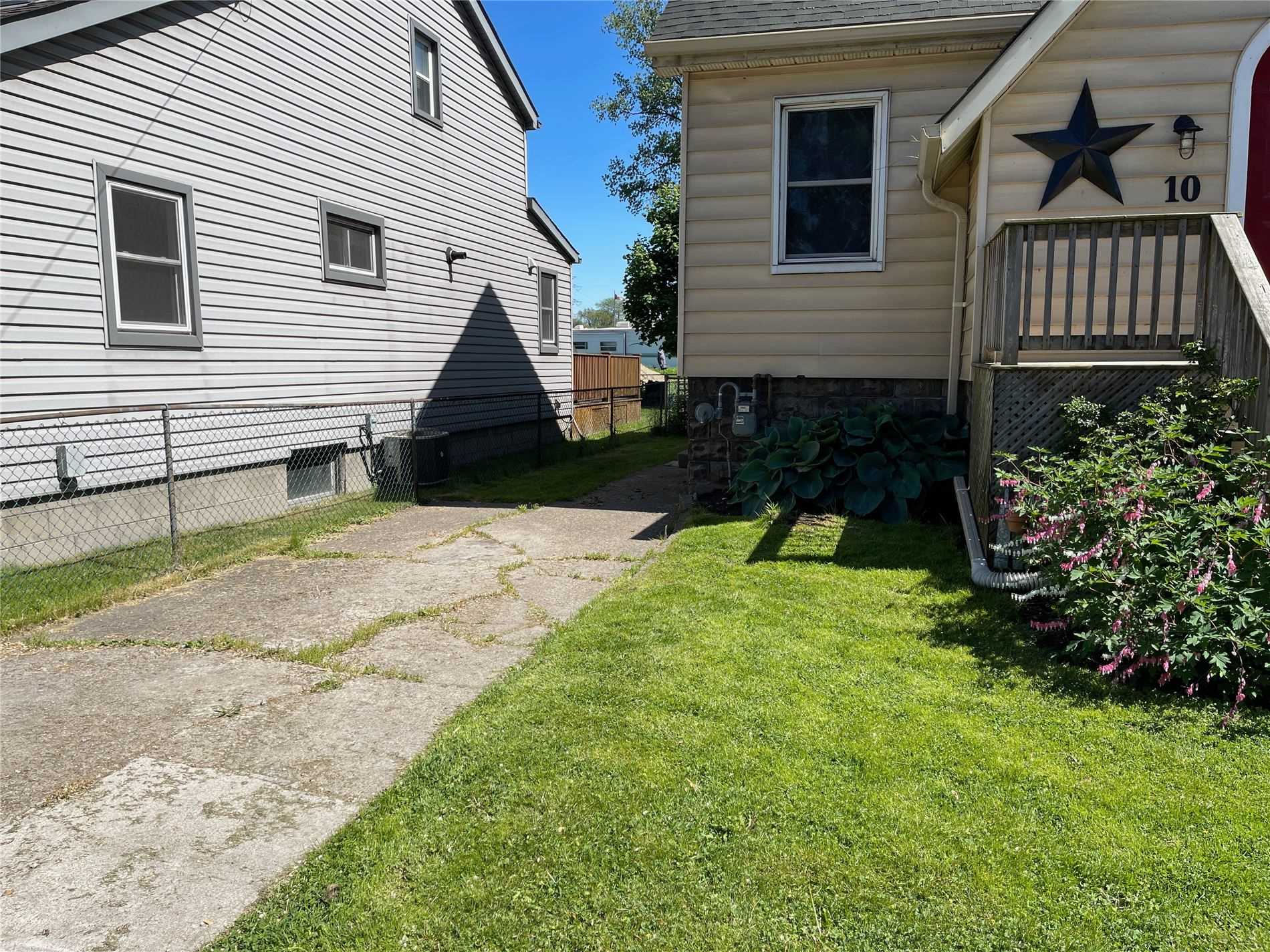 10 Bayside Ave