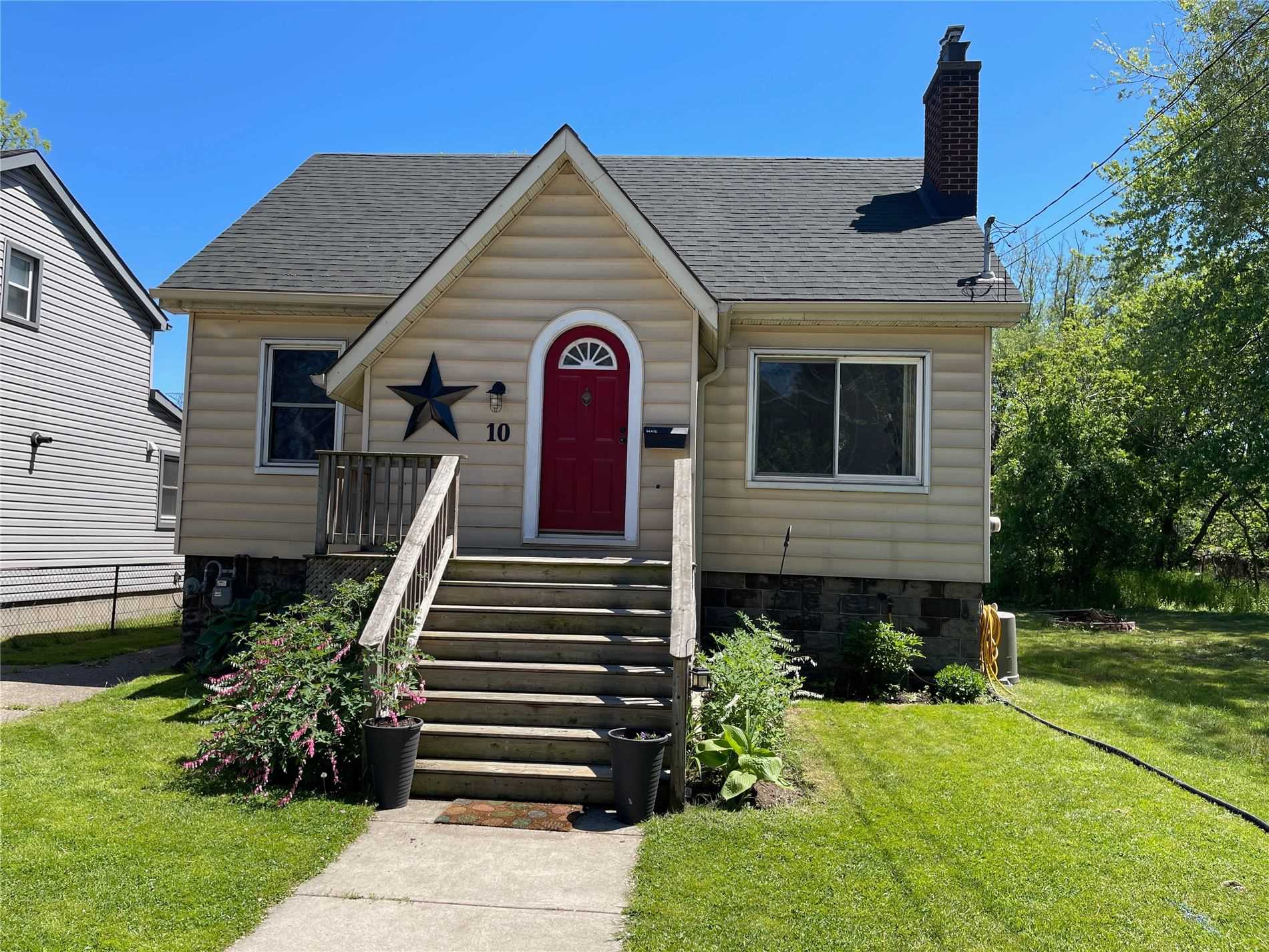 10 Bayside Ave