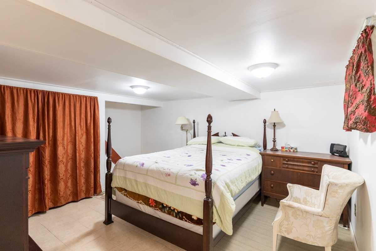 4327 Simcoe St