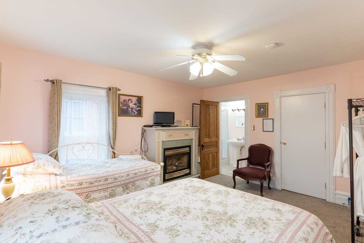 4327 Simcoe St