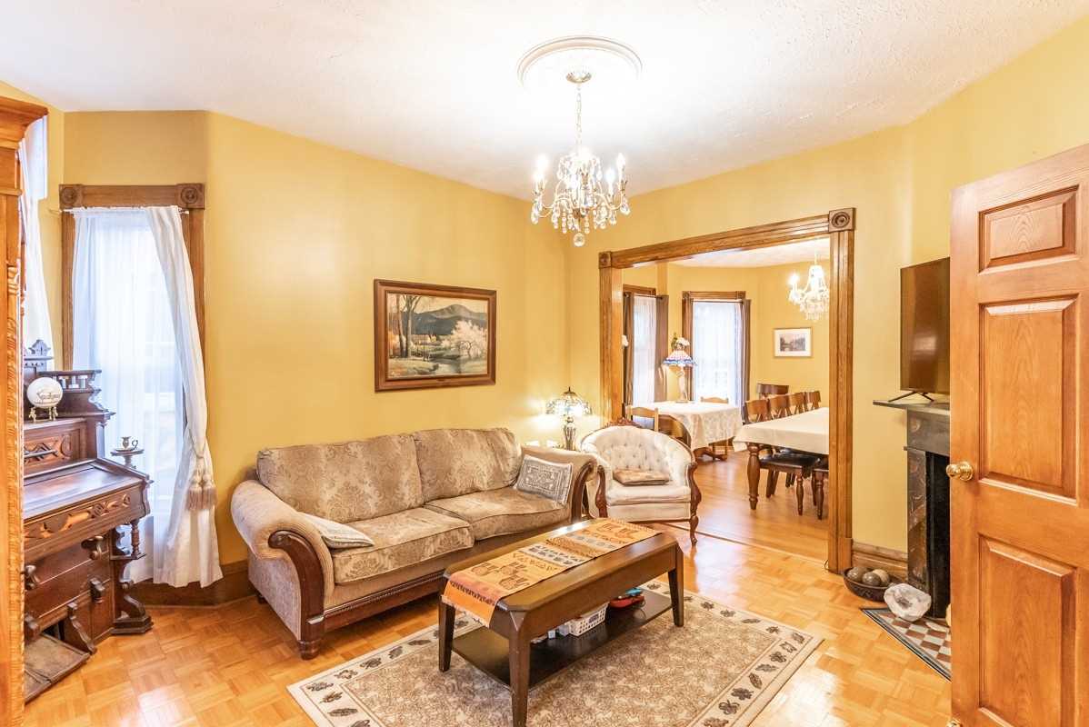 4327 Simcoe St