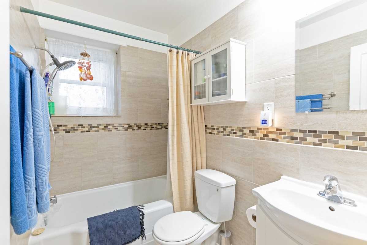 4327 Simcoe St