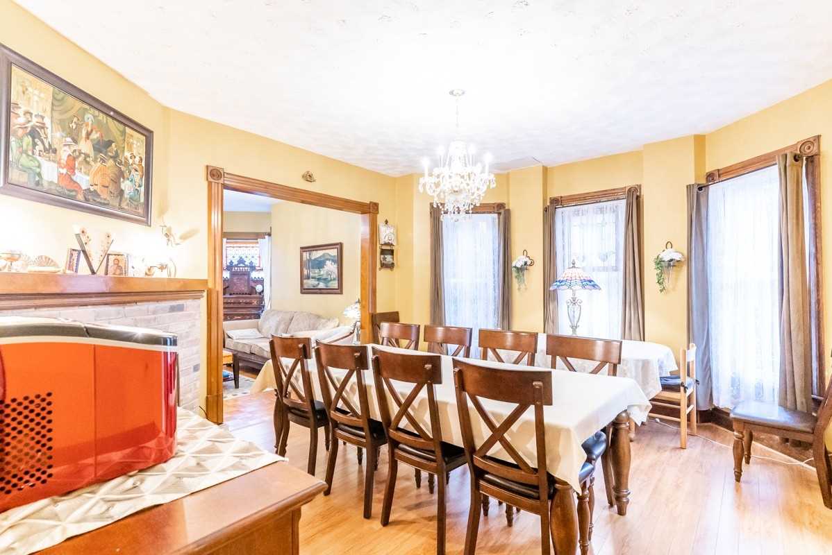 4327 Simcoe St