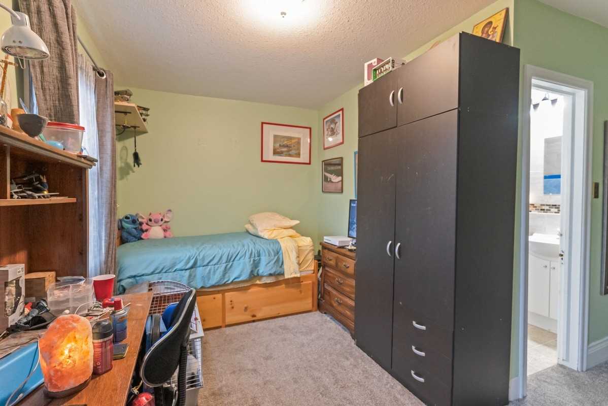 4327 Simcoe St