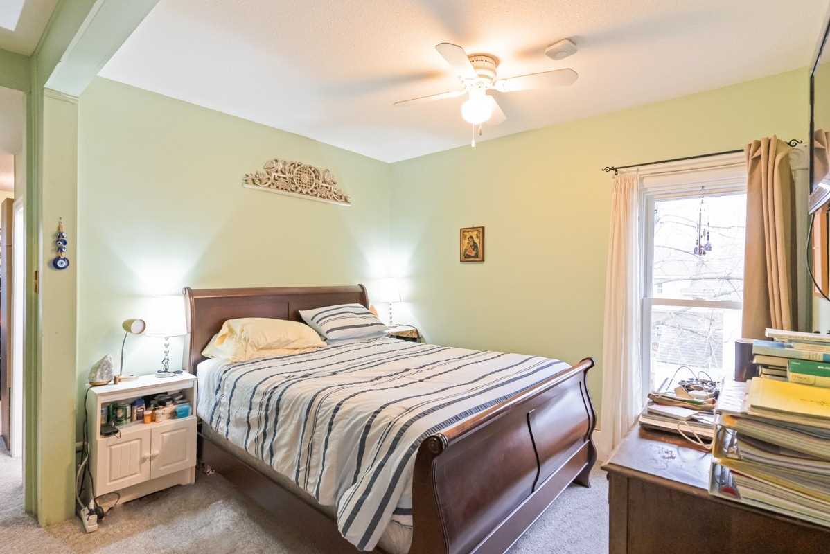 4327 Simcoe St