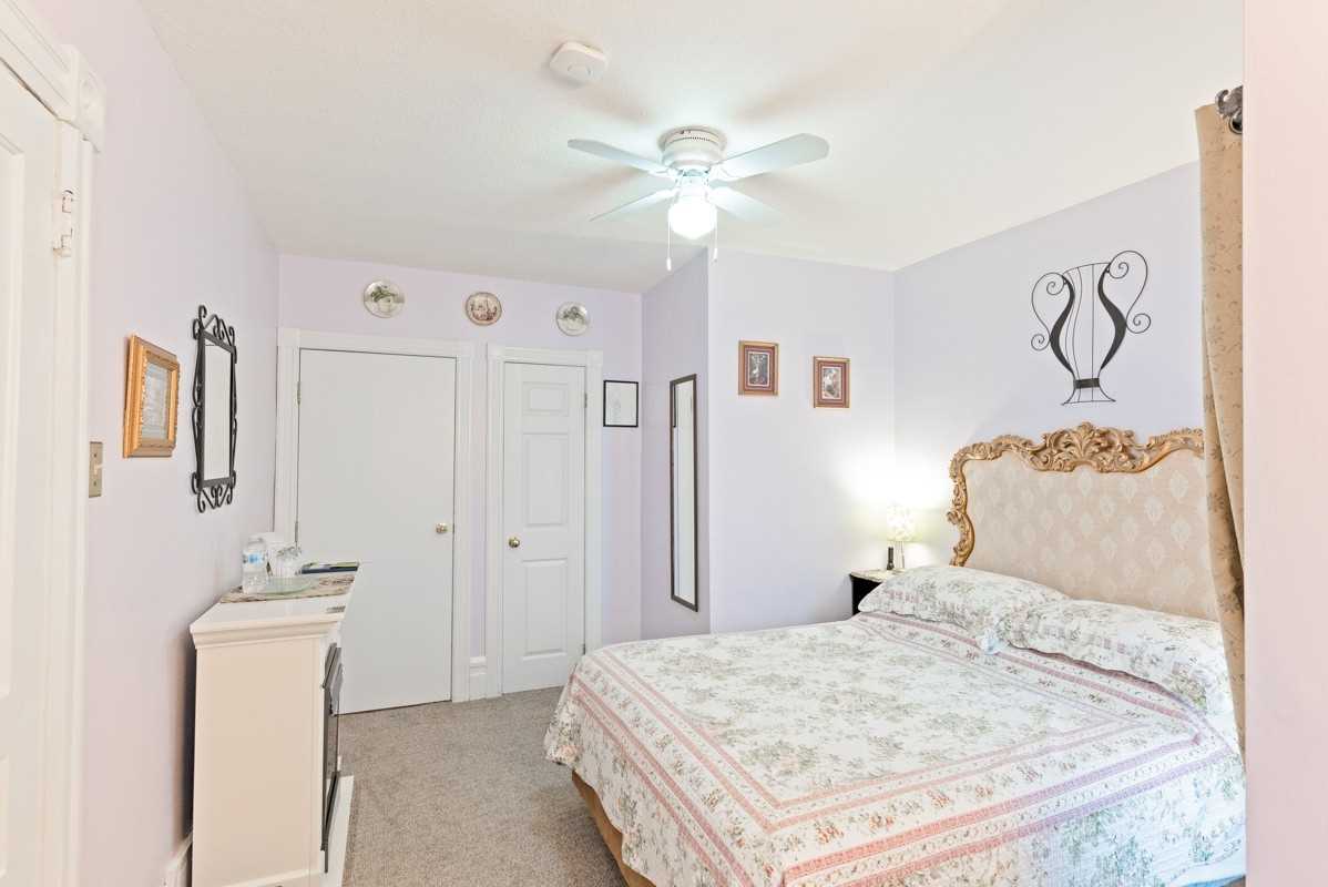 4327 Simcoe St
