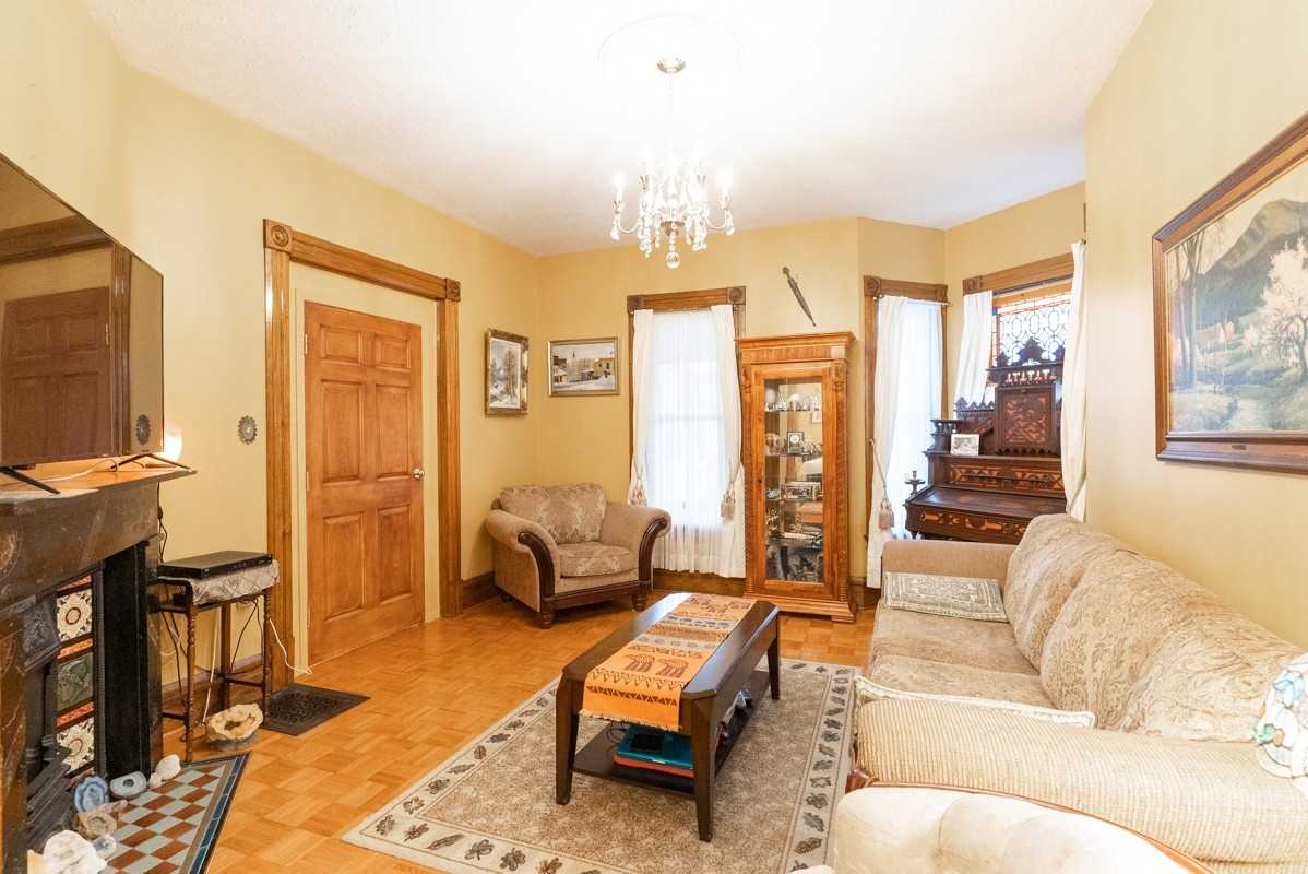 4327 Simcoe St