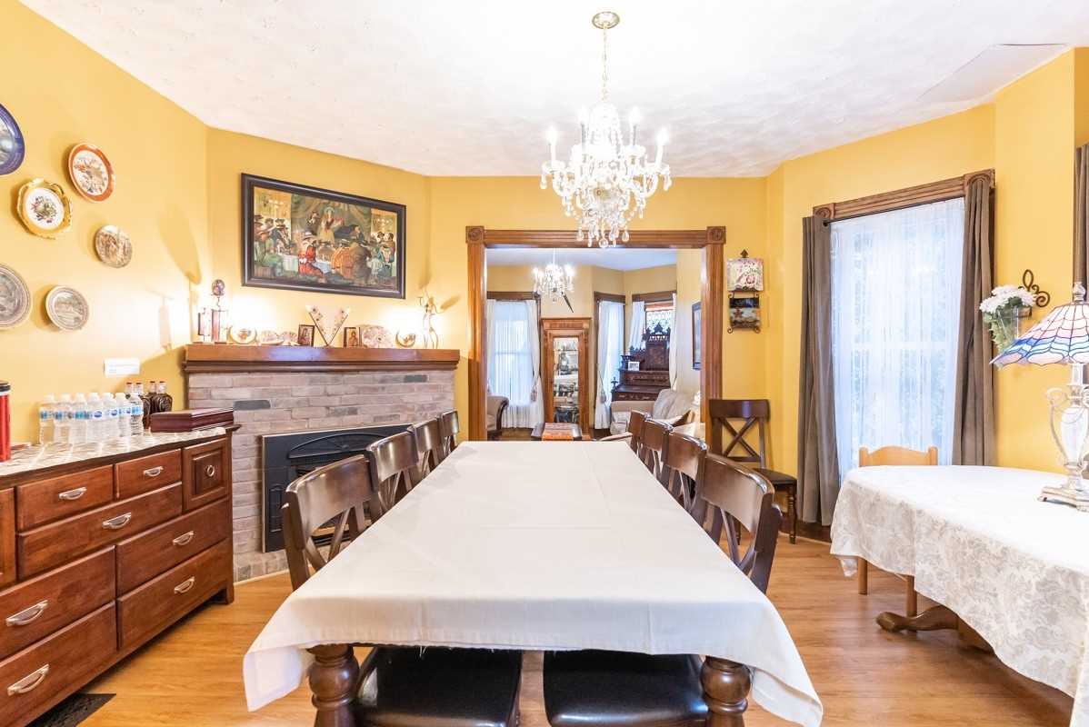 4327 Simcoe St